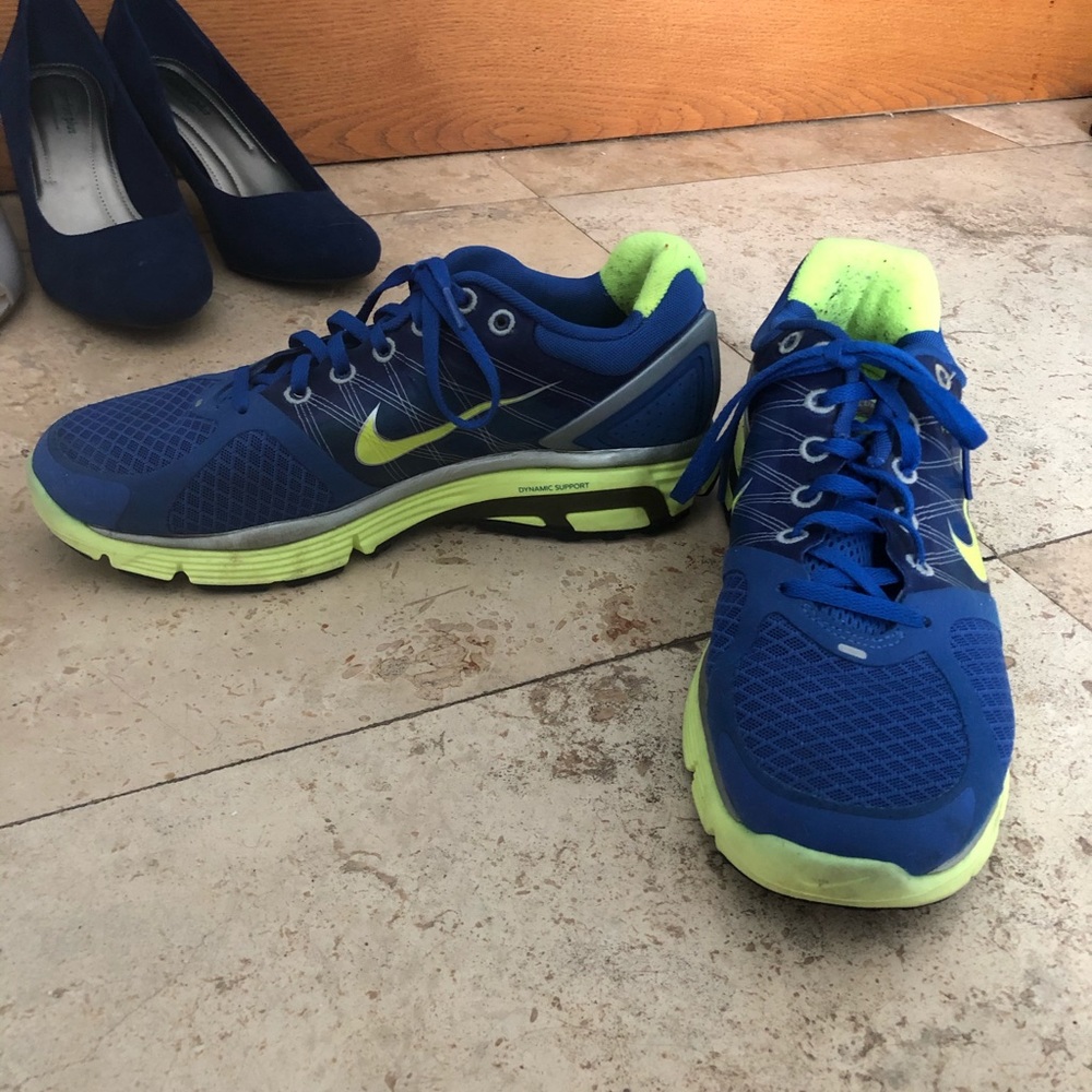 Running shoes